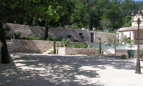mur en pierre Bollène