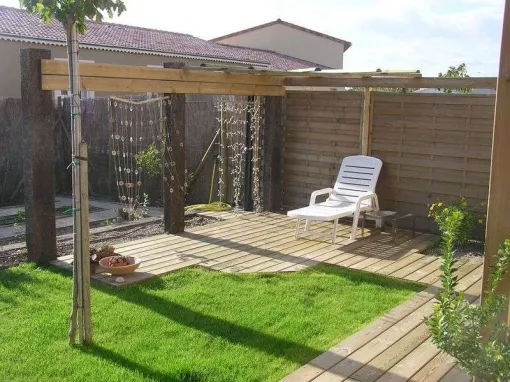 Réalisation d'une terrasse en bois dans une maison à Orange, Bollène, AETP