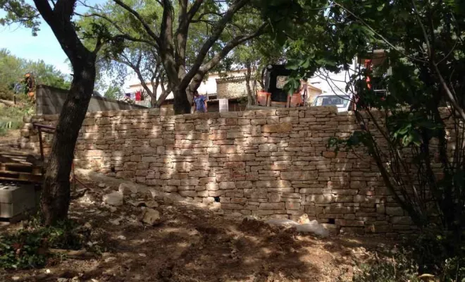 Mur en pierre à Bollène, Bollène, AETP