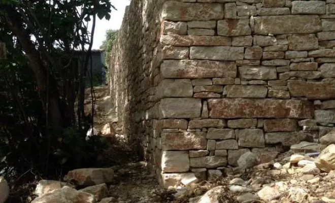Mur en pierre à Bollène, Bollène, AETP